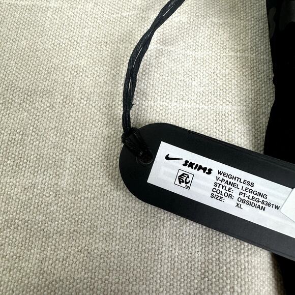 ๐ค Nike x SKIMS Weightless V-Panel Legging in Obsidian Women XL - Picture 7 of 7